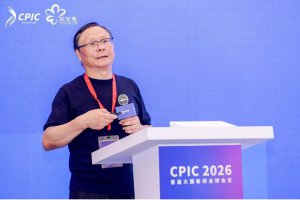 AI时代真正的护城河，是组织形态 ——从创新药产业看人与智能体协同的新范式
